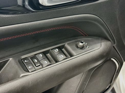 Used 2025 Jeep Compass Trailhawk AWD/4WD image 15