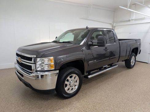 Used 2011 Chevrolet Silverado 2500 LT AWD/4WD image 2