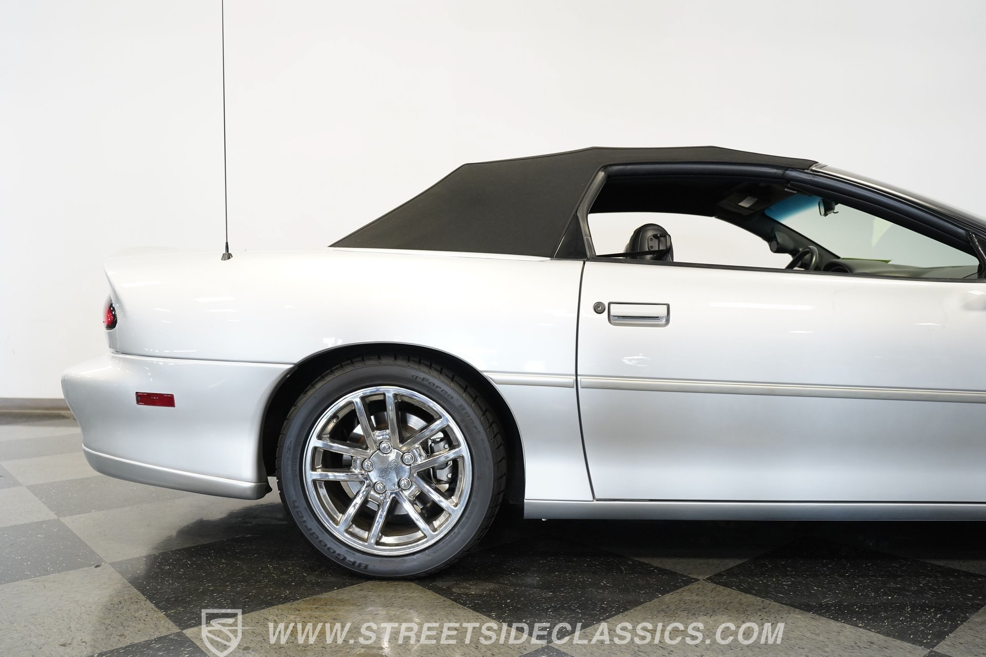 Used 2002 Chevrolet Camaro Z28 w/ SS Performance/Appearance Pkg RWD image 33