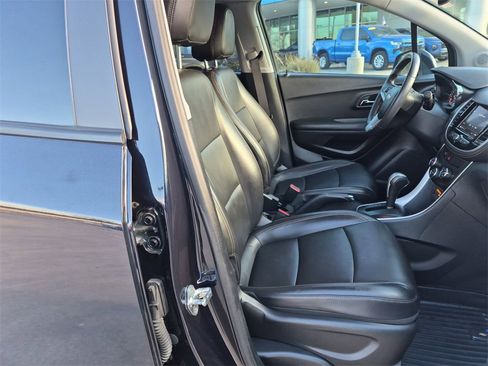 Used 2021 Chevrolet Trax LT w/ Premium Seat Package image 23