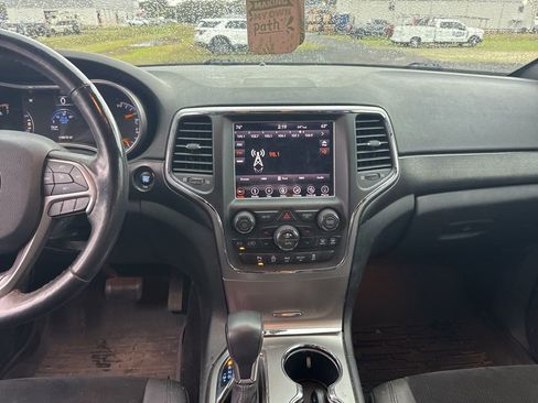 Used 2018 Jeep Grand Cherokee Altitude image 10