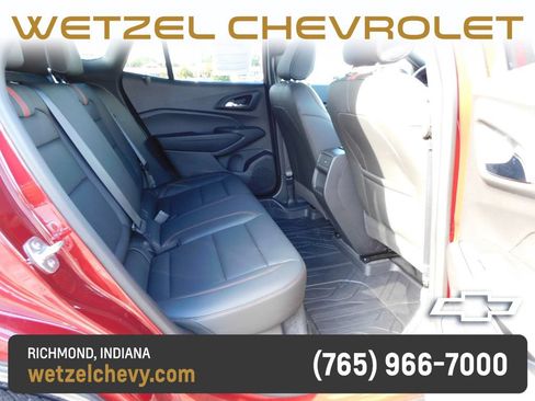 Used 2025 Chevrolet Trax RS w/ Sunroof Package FWD image 20