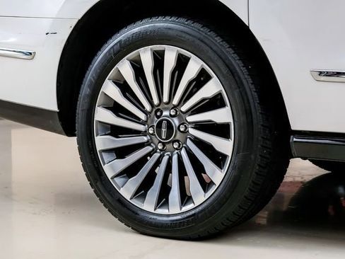 Used 2018 Lincoln Navigator L Reserve w/ Technology Package AWD/4WD image 60