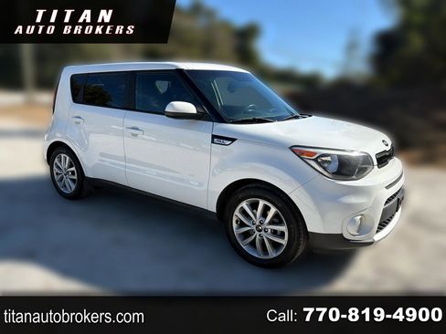 Used 2017 Kia Soul + image 1
