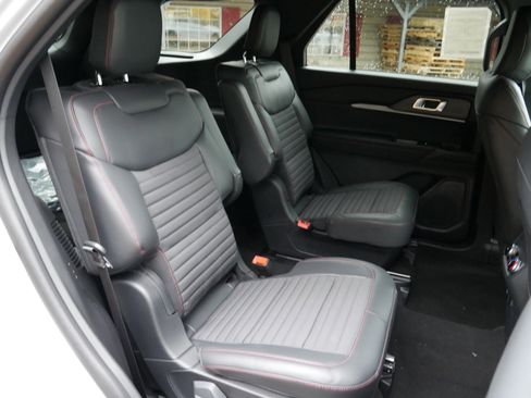 New 2026 Ford Explorer ST-Line w/ ST-Line Street Pack image 33