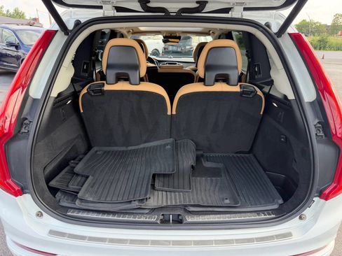 Used 2016 Volvo XC90 T6 Momentum w/ Momentum Plus Package AWD/4WD image 40