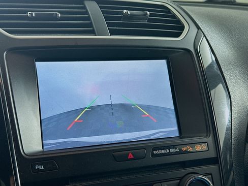 Used 2017 Ford Explorer XLT w/ Equipment Group 202A FWD image 23