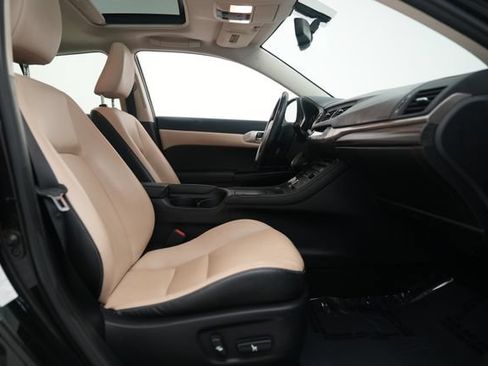 Used 2017 Lexus CT 200h FWD image 4