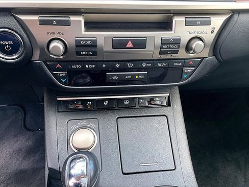 Used 2015 Lexus ES 300h image 11
