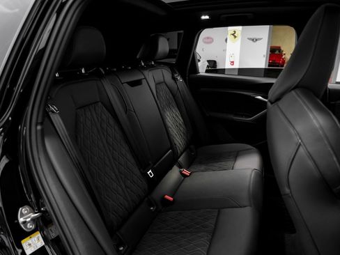 Used 2025 Audi SQ6 e-tron Premium w/ Convenience Package image 34