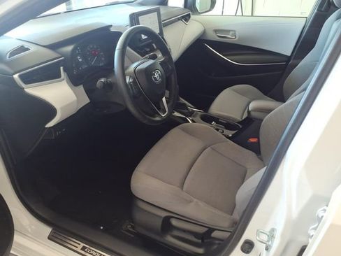 Used 2024 Toyota Corolla SE FWD image 3