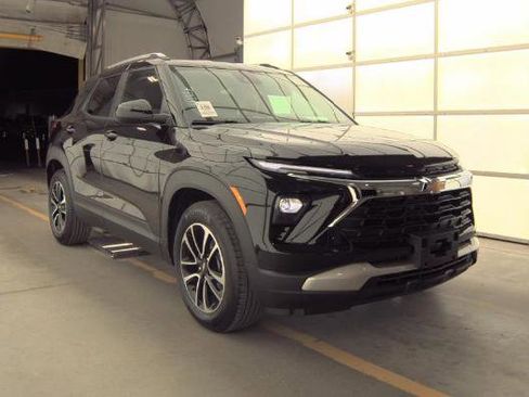 Used 2026 Chevrolet TrailBlazer LT w/ Convenience Package image 3