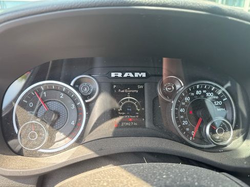 Used 2024 RAM 2500 Big Horn w/ Sport Appearance Package AWD/4WD image 9