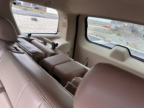 Used 2007 GMC Yukon SLT w/ SLT Preferred Equipment Group image 8