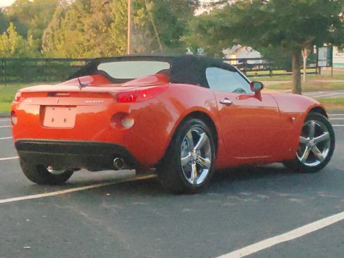 Used 2008 Pontiac Solstice Convertible w/ Convenience Package RWD image 3