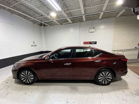 Used 2023 Nissan Altima 2.5 SV image 3