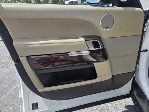 Used 2017 Land Rover Range Rover HSE image 8