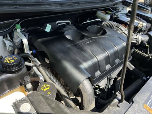 Used 2018 Ford Explorer XLT w/ Equipment Group 202A image 18