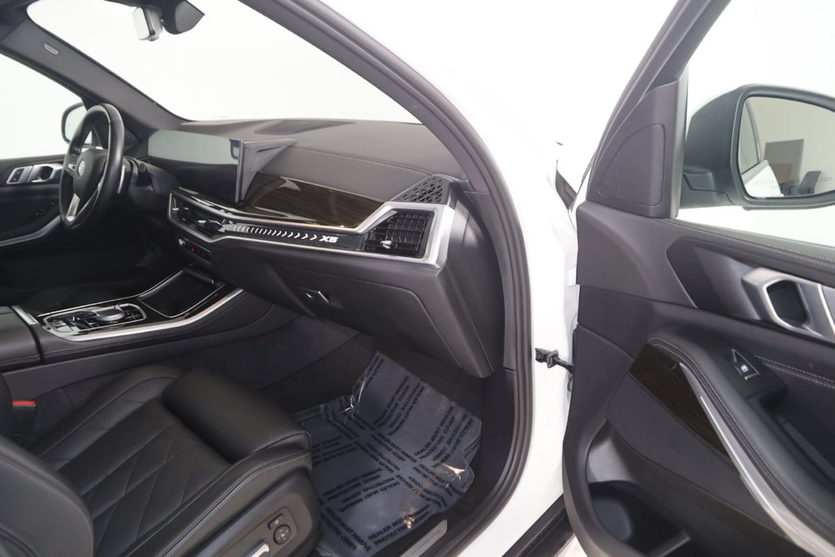 Used 2024 BMW X5 xDrive40i w/ Parking Assistance Package AWD/4WD image 36