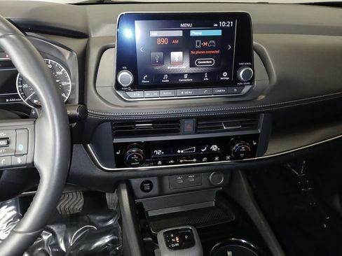 Used 2024 Nissan Rogue SV w/ SV Premium Package image 19