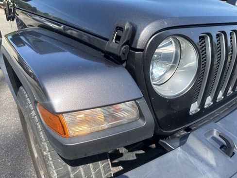 Used 2021 Jeep Wrangler Unlimited Sahara image 7