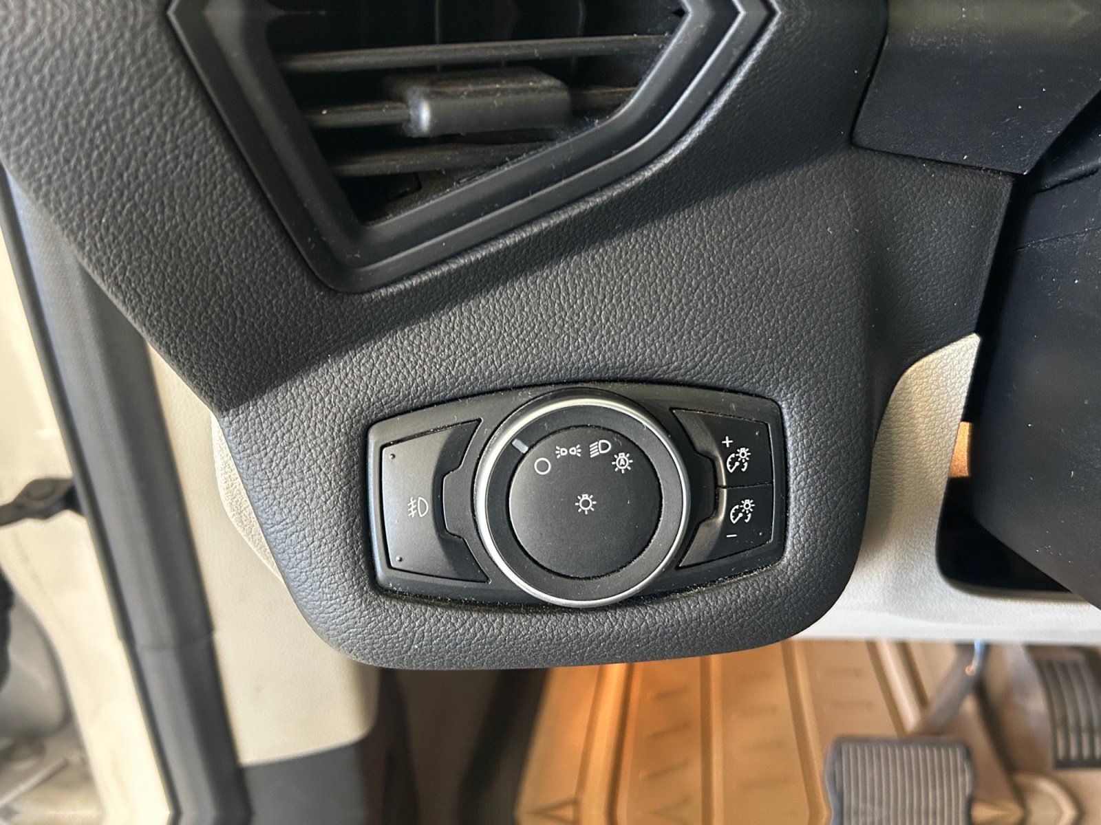 Used 2015 Ford Escape SE w/ Equipment Group 201A FWD image 16