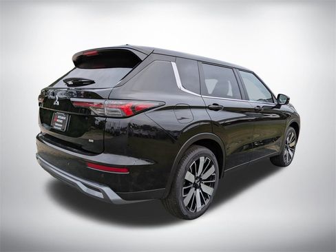 New 2025 Mitsubishi Outlander SE image 4