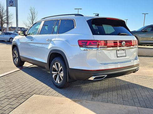 New 2026 Volkswagen Atlas SE image 2