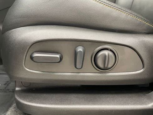 Used 2023 Chevrolet Equinox Premier AWD/4WD image 11