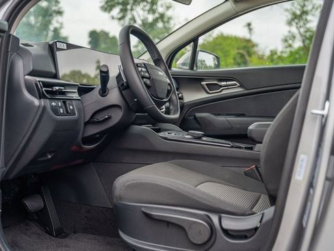 New 2026 Kia Sportage LX FWD image 12