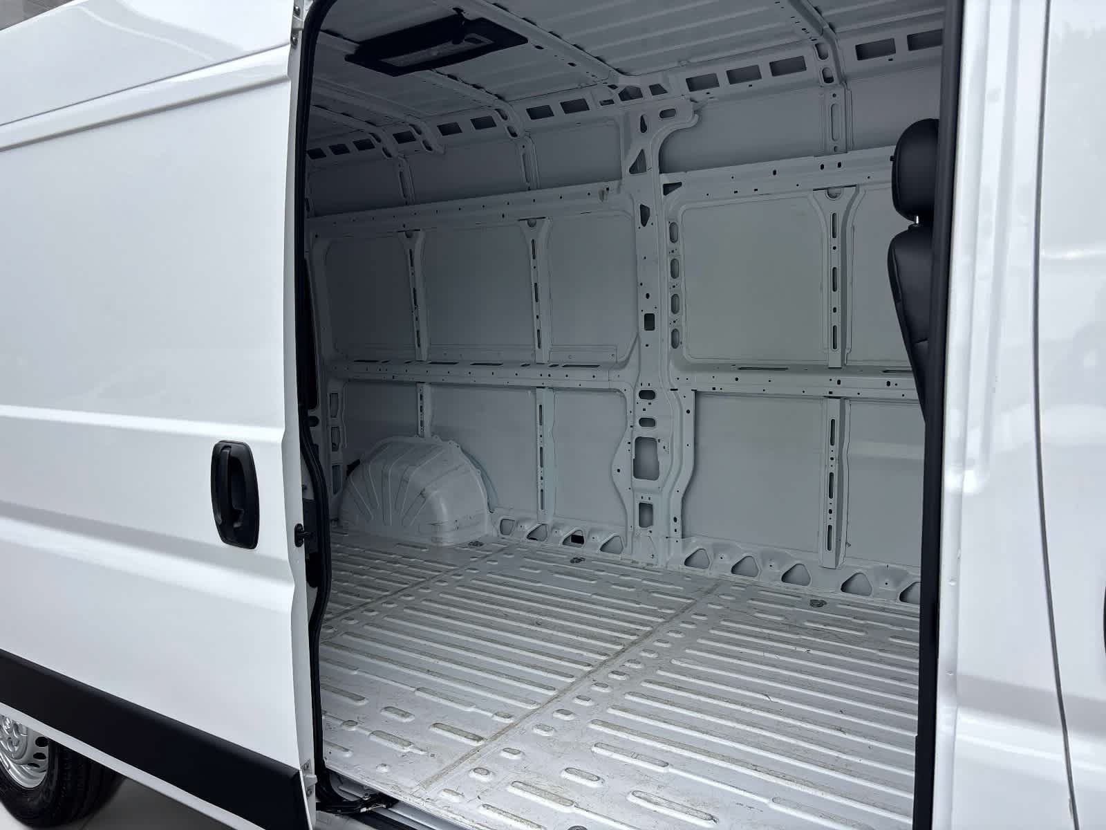 Used 2026 RAM ProMaster 2500 w/ Convenience Group FWD image 16
