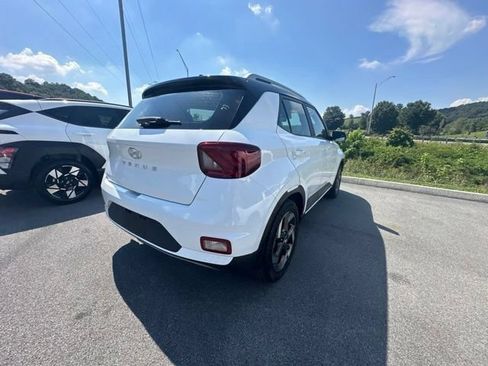 Used 2022 Hyundai Venue Limited FWD image 12