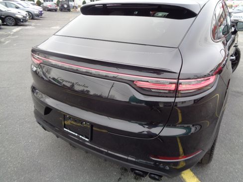 Used 2021 Porsche Cayenne Turbo w/ Performance Package (PG2) image 22