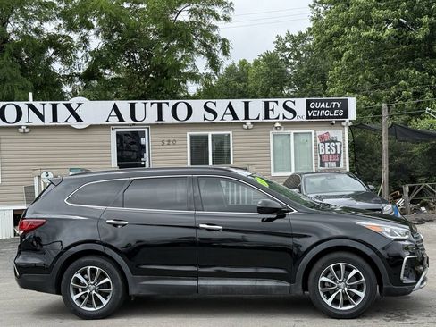 Used 2017 Hyundai Santa Fe SE AWD/4WD image 2