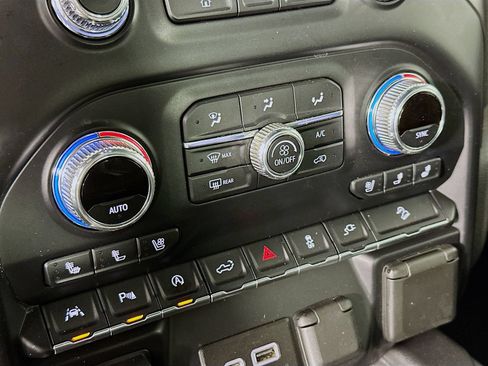Used 2020 GMC Sierra 1500 AT4 w/ AT4 Premium Package AWD/4WD image 19