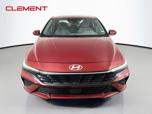 Used 2025 Hyundai Elantra SEL FWD image 3