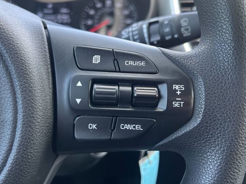 Used 2017 Kia Sorento L image 17