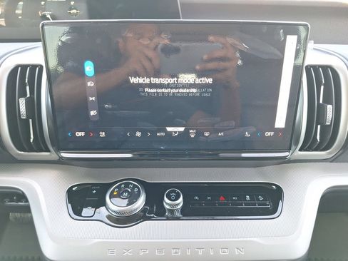 New 2025 Ford Expedition Active image 10