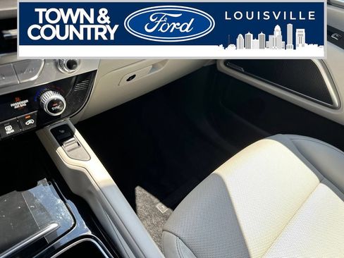 Used 2025 Kia Telluride S FWD image 23