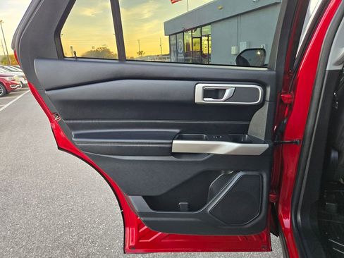 Used 2021 Ford Explorer XLT image 37