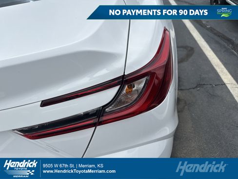 Used 2025 Toyota Camry LE image 1