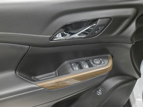 Used 2023 GMC Acadia SLE w/ Driver Convenience Package image 13