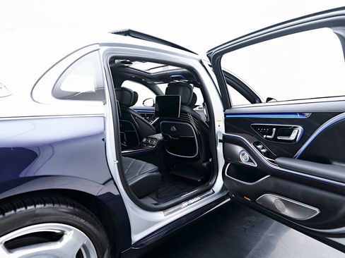 Used 2025 Mercedes-Benz Maybach S 580 4MATIC image 37