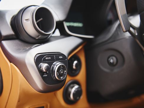 Used 2014 Ferrari F12 Berlinetta RWD image 29