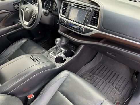 Used 2016 Toyota Highlander Limited w/ Driver Technology Package AWD/4WD image 19