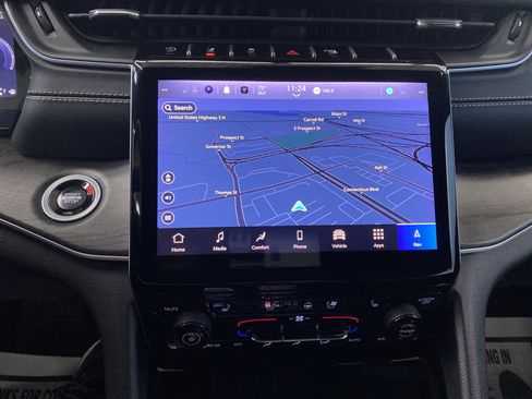 Used 2024 Jeep Grand Cherokee L Limited w/ Luxury Tech Group II image 19