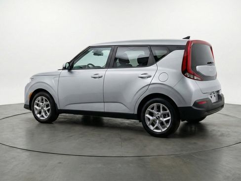 Used 2025 Kia Soul LX w/ LX Technology Package image 6