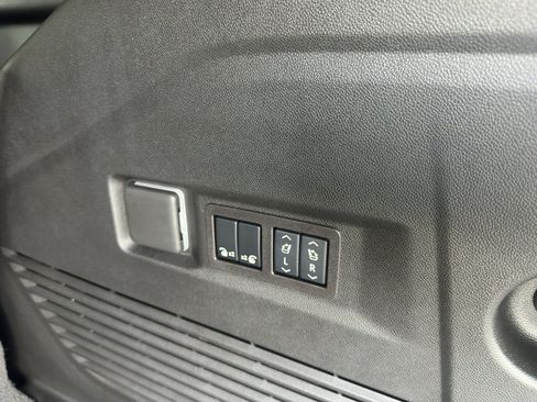 Used 2025 GMC Yukon AT4 Ultimate image 18