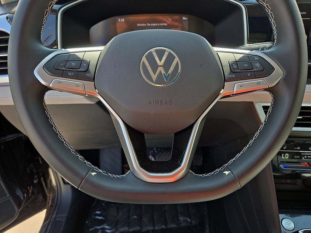 Certified 2025 Volkswagen Taos SE FWD image 23