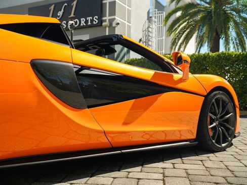 Used 2018 McLaren 570S Spider image 28